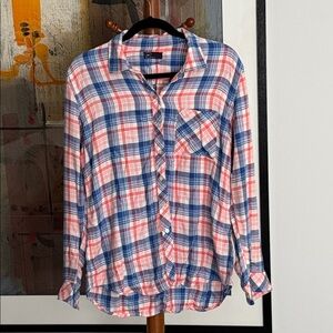 GAP Women’s Plaid Button Down Shirt